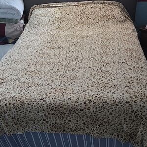 Leopard Print Fleece Blanket
